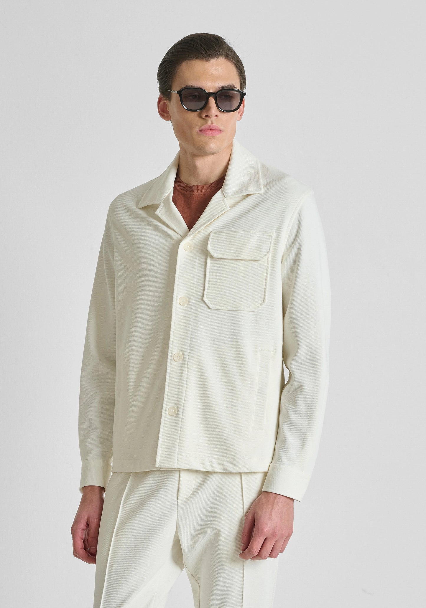 CHEMISE REGULAR FIT « DUBLIN » EN SERGÉ DE COTON ÉLASTIQUE AVEC POCHE