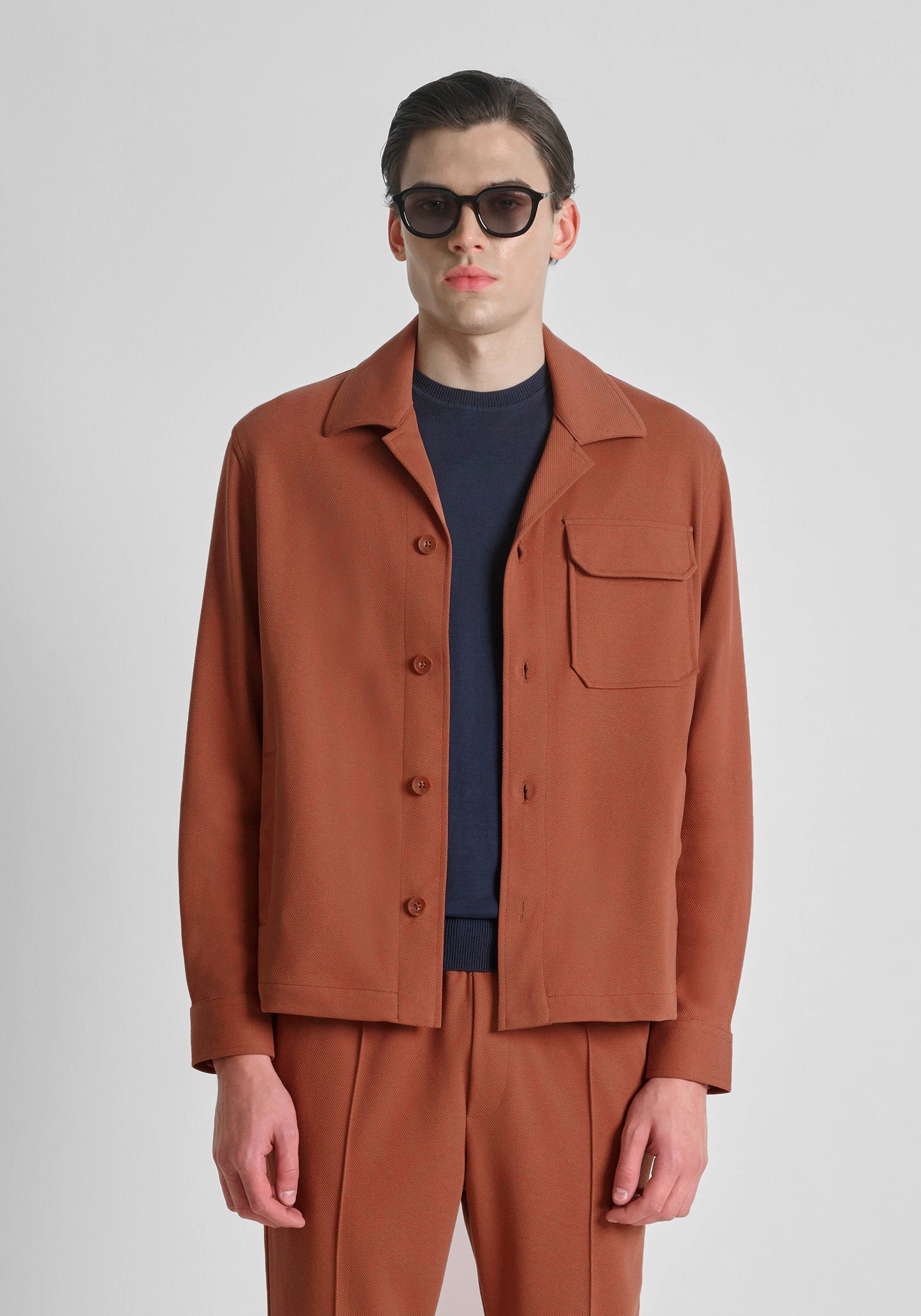 CHEMISE REGULAR FIT « DUBLIN » EN SERGÉ DE COTON ÉLASTIQUE AVEC POCHE