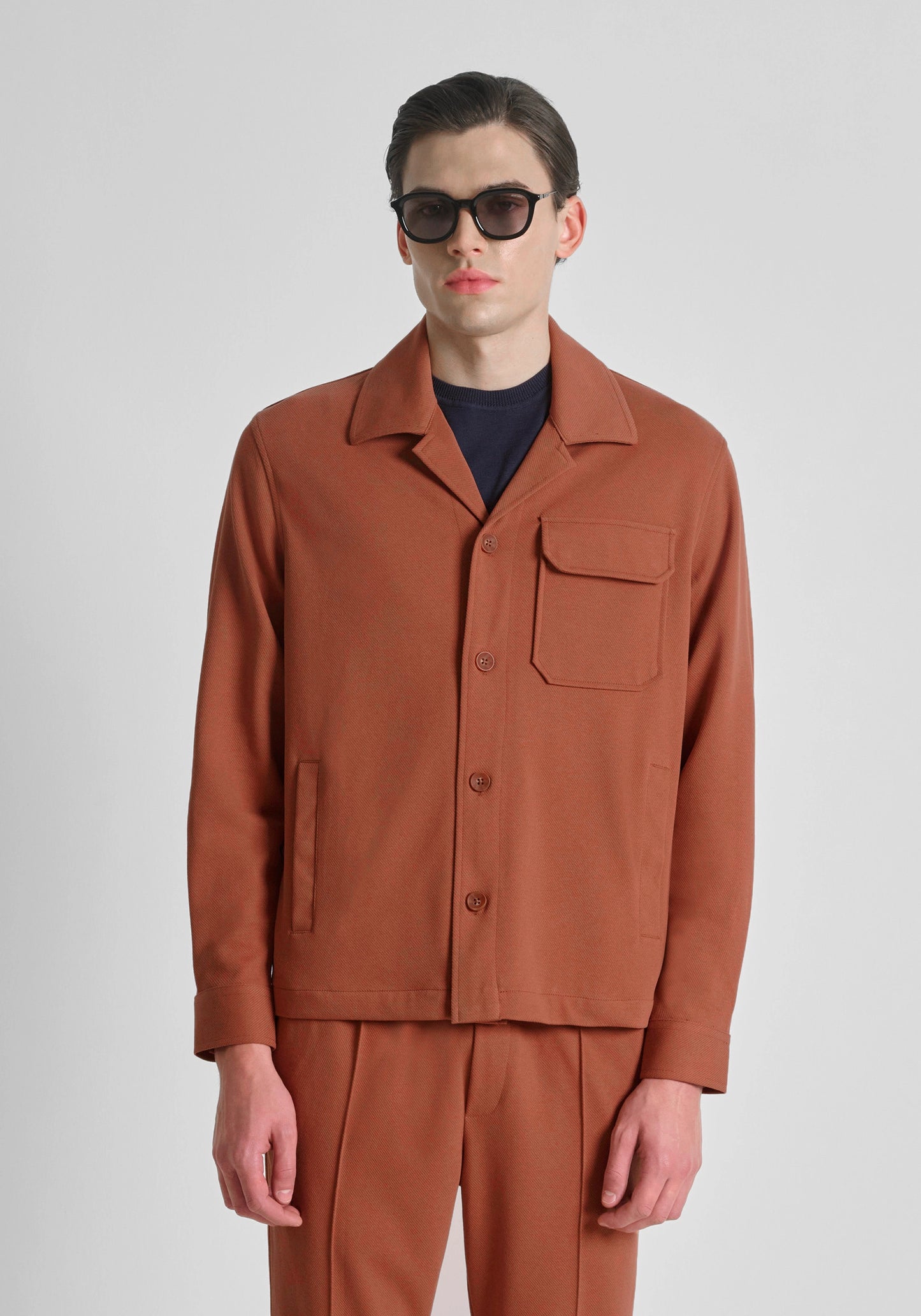 CHEMISE REGULAR FIT « DUBLIN » EN SERGÉ DE COTON ÉLASTIQUE AVEC POCHE